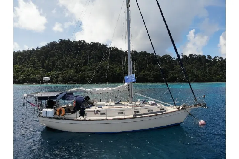 Island Packet 40锚泊